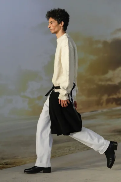 Look 16